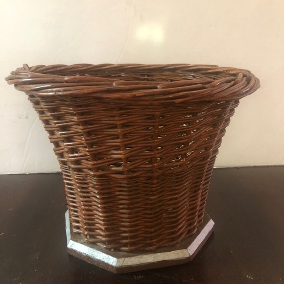 - Vintage Brown Wicker Plant Pot Holder. - Picture 1 of 5